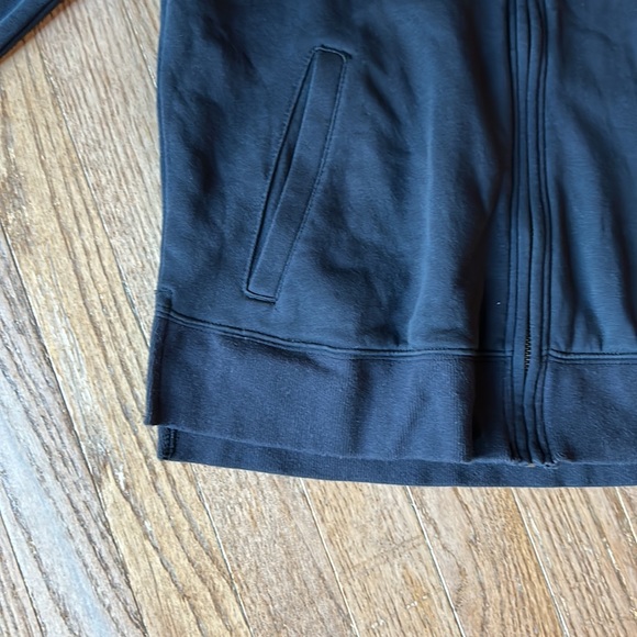 Under Armour zip up size small - Picture 4 of 5